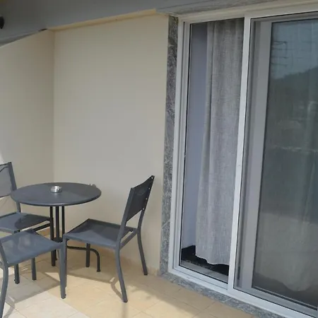 아파트 Helena House 사르티